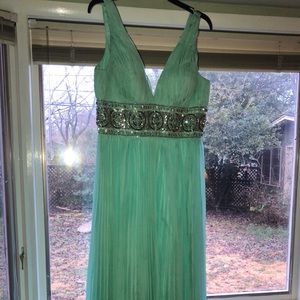 Sherri Hill sz 12 Dress green with beading